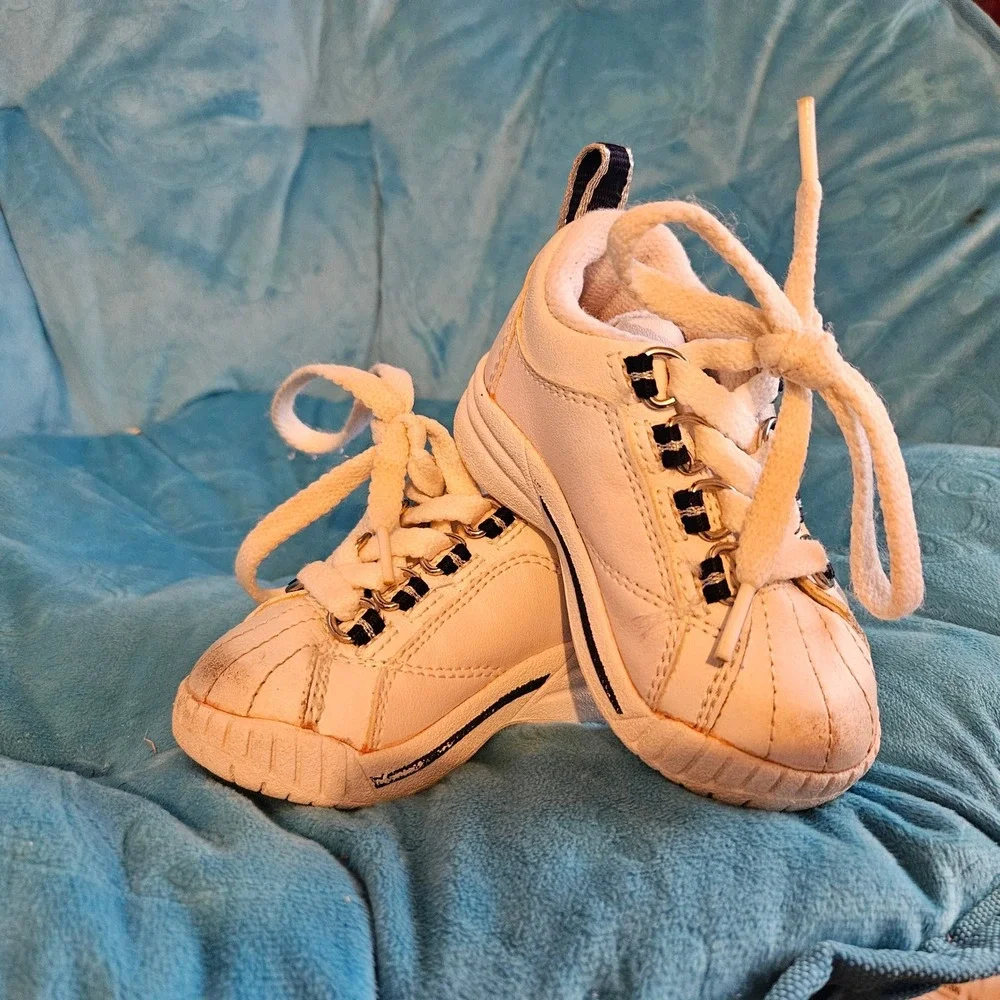 Converse All Star White Leather Low Top Toddler Shoes Sneakers Size‎ 4